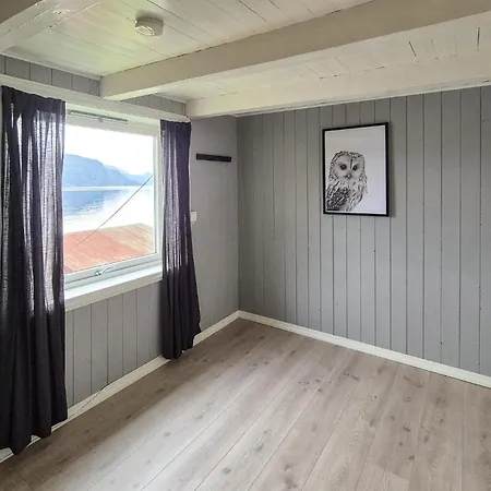 3 Bedroom Stunning In Omastrand * Sanddal