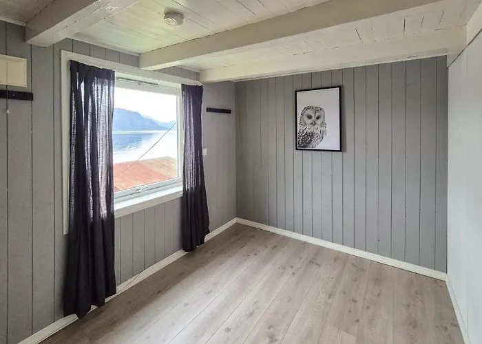 3 Bedroom Stunning In Omastrand * Sanddal