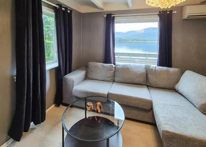 Feriehus 3 Bedroom Stunning In Omastrand *